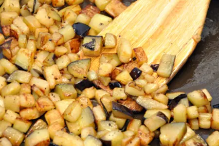 Пита с начинкой из куриной грудки, баклажанов и фасоли (домашний фаст-фуд): шаг 2