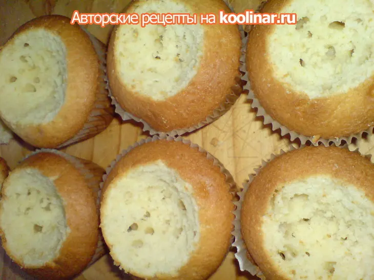 Кексы "красные шапочки" с заварным кремом: шаг 6
