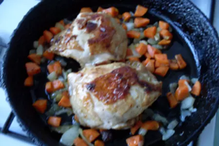 Куриные окорочка с соусом и овощами: шаг 3