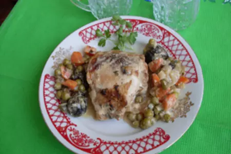 Куриные окорочка с соусом и овощами: шаг 5