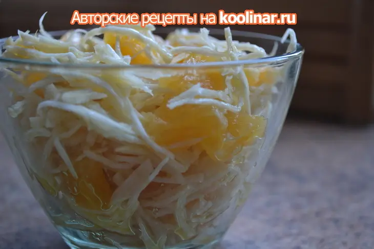 Салат из апельсинов и сельдерея: шаг 1