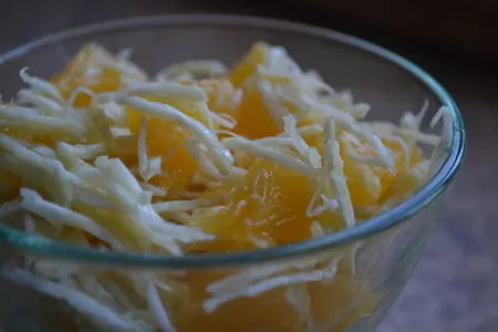 Салат из апельсинов и сельдерея: шаг 2
