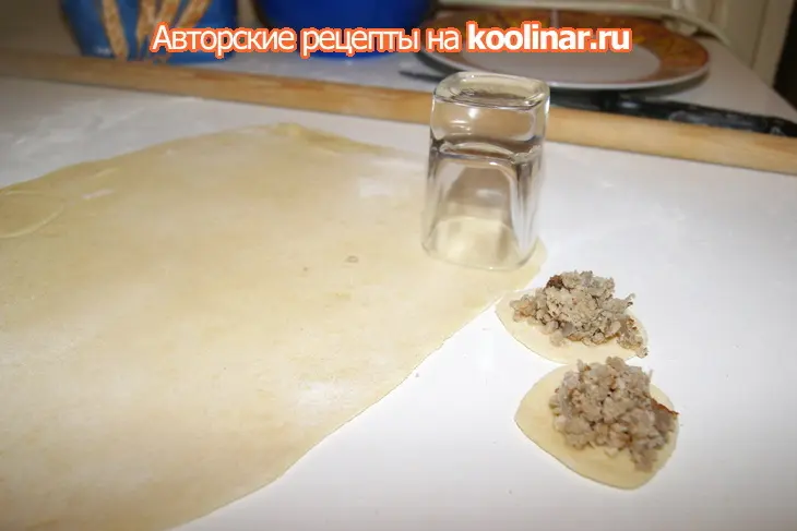 Вареники с мясом и грибной заправкой.: шаг 3