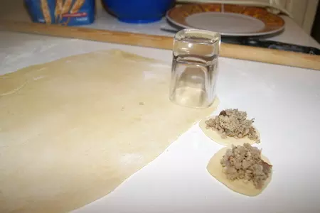 Вареники с мясом и грибной заправкой.: шаг 3