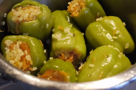 Фаршированный морковью и рисом перец: шаг 3