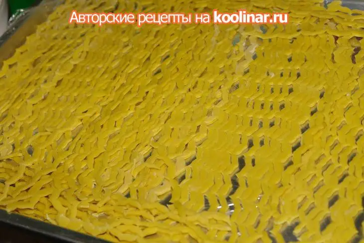 Паста домашняя "птички" с грибами в сливочном соусе: шаг 5