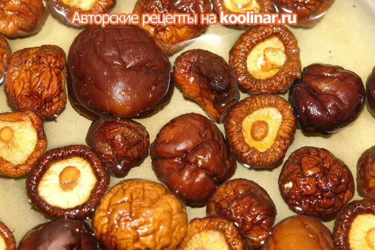 Паста домашняя "птички" с грибами в сливочном соусе: шаг 7