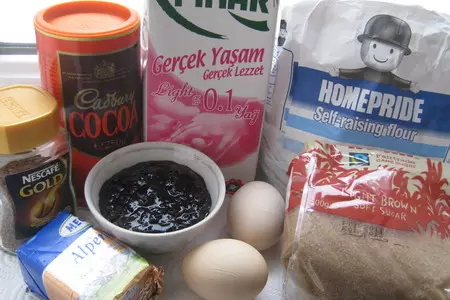 Шоколадный кекс с джемом (low-fat chocolate cake).: шаг 1