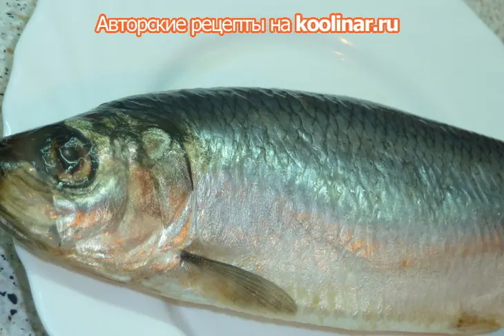 Салат с сельдью, маринованным луком и сухариками. новый, яркий, незабываемый вкус.: шаг 2