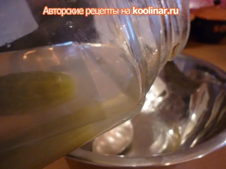 Пирог с вареньем на рассоле: шаг 1