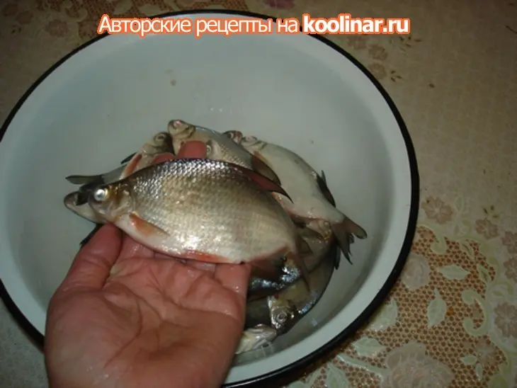 Плотва фаршированная, запеченая в сливках.: шаг 1