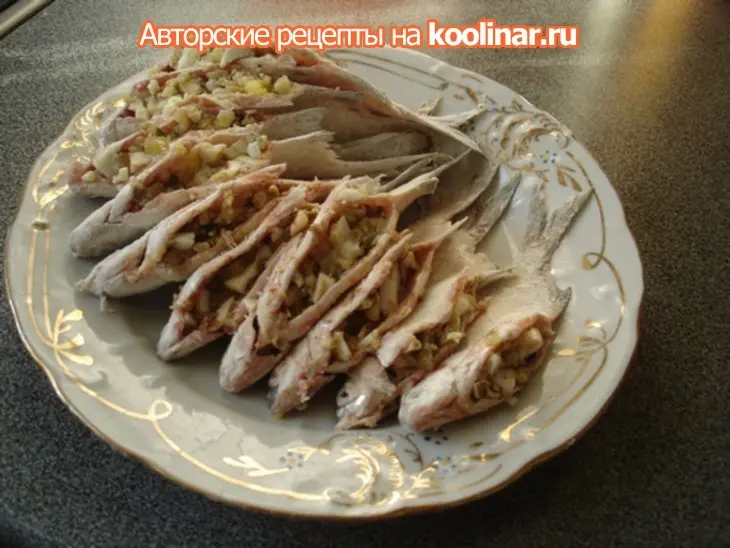 Плотва фаршированная, запеченая в сливках.: шаг 3