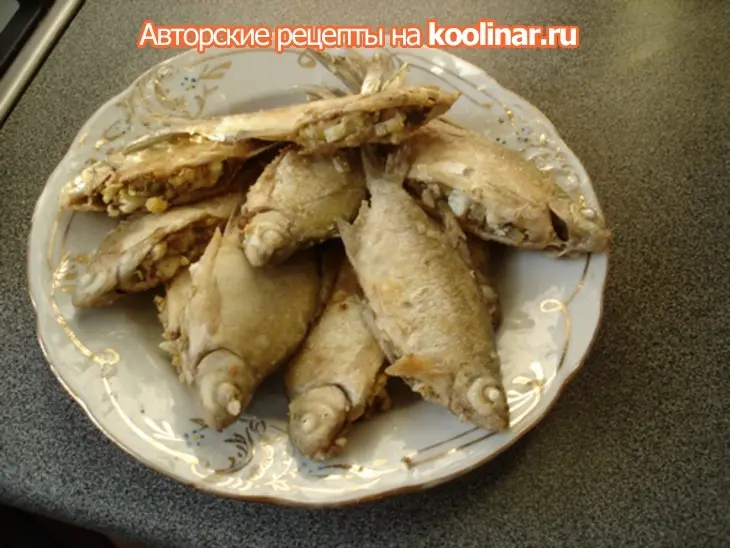 Плотва фаршированная, запеченая в сливках.: шаг 6