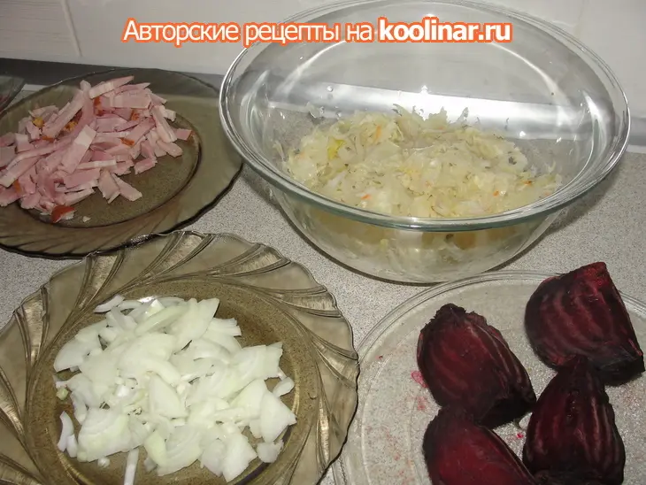 Салат из квашенной капусты со свеклой: шаг 1