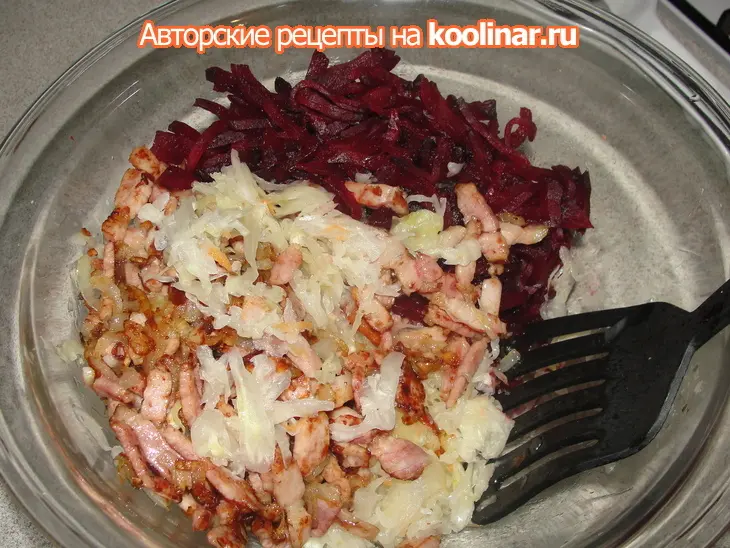 Салат из квашенной капусты со свеклой: шаг 4