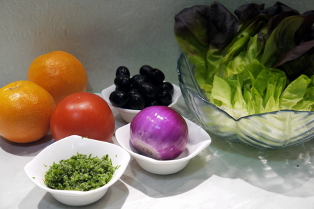 Салат с красными апельсинами и оливками: шаг 1