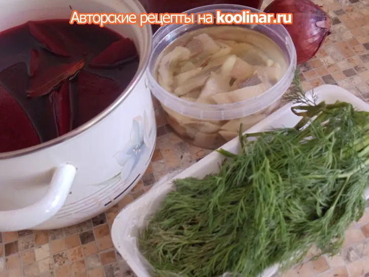 Салат из маринованной свеклы и сельди: шаг 1