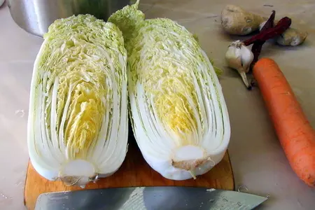Острая закуска из пекинской капусты, по мотивам ким-чи: шаг 1