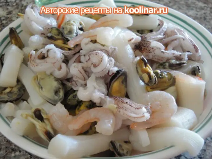 Крем суп с морскими гадами,беконом и грибами: шаг 1