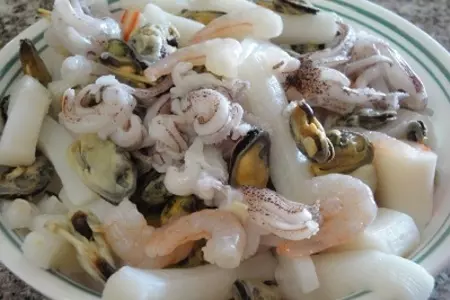 Крем суп с морскими гадами,беконом и грибами: шаг 1