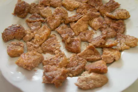 Салат с жареным мясом: шаг 1