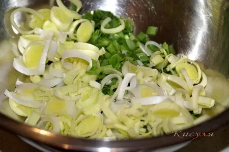Слоёные пирожки со шпинатом и адыгейским сыром: шаг 1