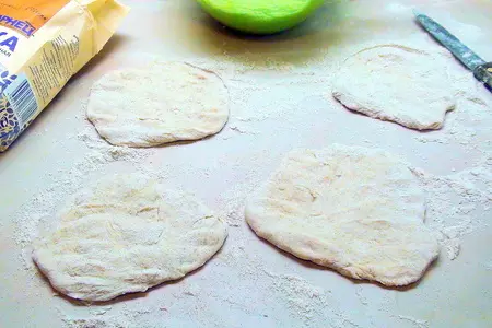 Жареные пирожки из цельнозерновой муки с фаршем или повидлом.: шаг 5