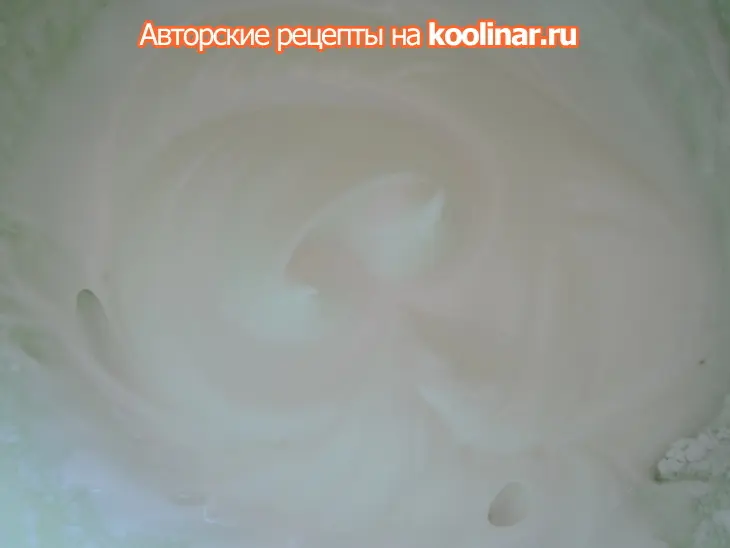 Пирожное безе с черной смородиной.: шаг 1