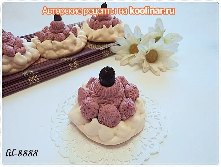 Пирожное безе с черной смородиной.: шаг 5