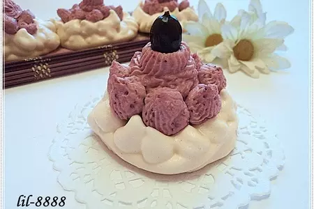 Пирожное безе с черной смородиной.: шаг 6