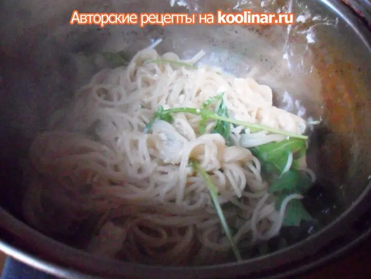 Паста с яичным соусом и кедровыми орешками: шаг 4