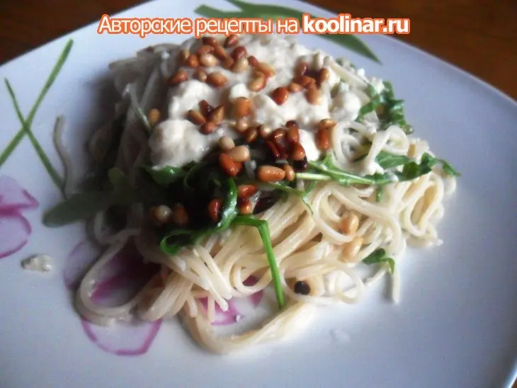 Паста с яичным соусом и кедровыми орешками: шаг 5