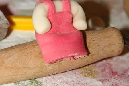 Торт "маша и медведь на рыбалке": шаг 3