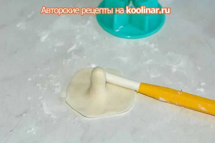 Торт "маша и медведь на рыбалке": шаг 12