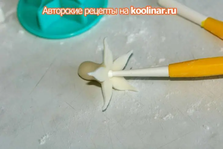 Торт "маша и медведь на рыбалке": шаг 15