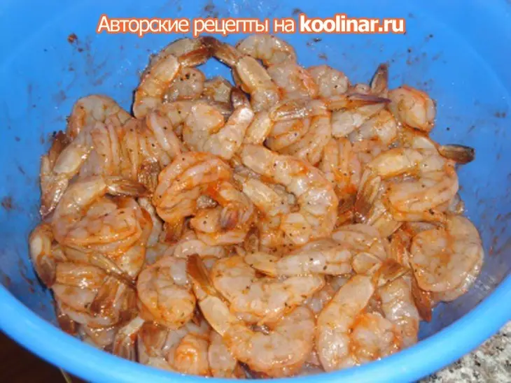 Креветки с чесноком и луком на гриле: шаг 2