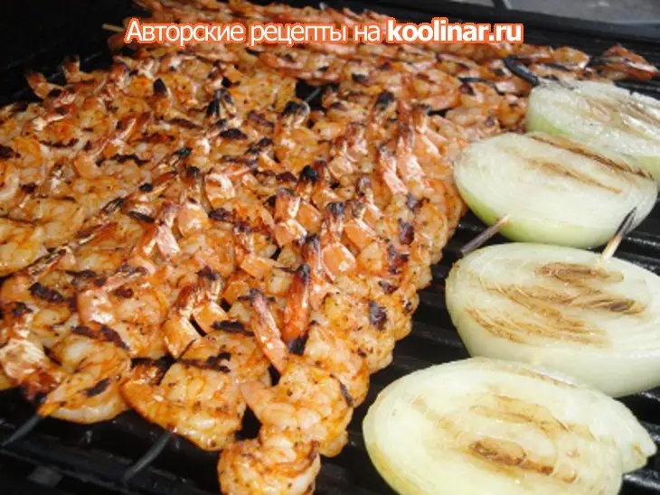 Креветки с чесноком и луком на гриле: шаг 5