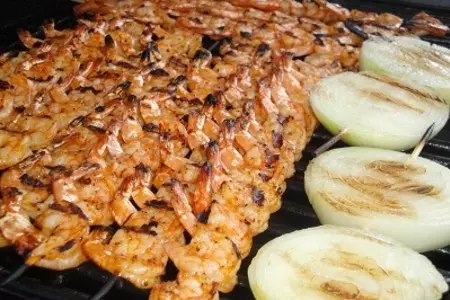 Креветки с чесноком и луком на гриле: шаг 5