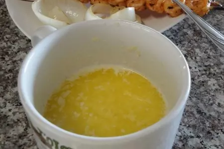 Креветки с чесноком и луком на гриле: шаг 7