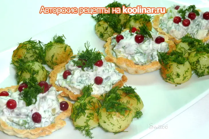 Хлебные корзиночки с финским селедочным салатом и картофельными шариками на гарнир: шаг 8