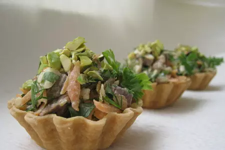 Корзиночки с мясным салатом.: шаг 5