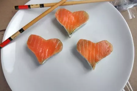 Суши "love": шаг 3