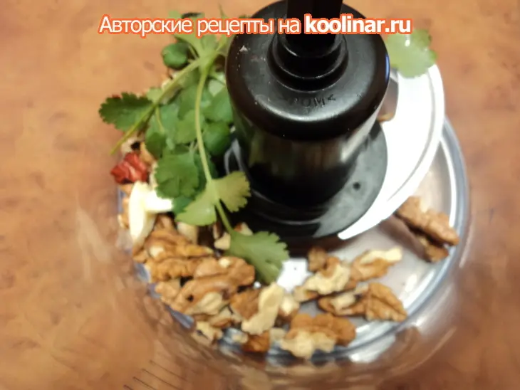 Рыба в остром гранатовом соусе с печеным картофелем и салатом  из зеленой фасоли.: шаг 4
