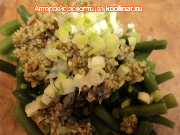 Рыба в остром гранатовом соусе с печеным картофелем и салатом  из зеленой фасоли.: шаг 5