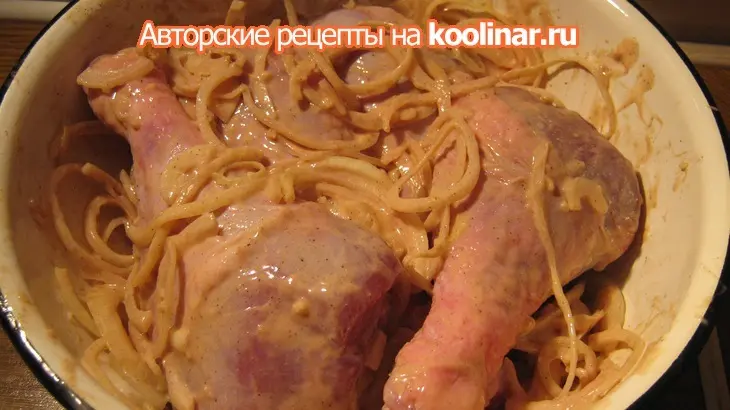 Голень индейки под кефирно-чесночным маринадом, запеченная с овощами.: шаг 1