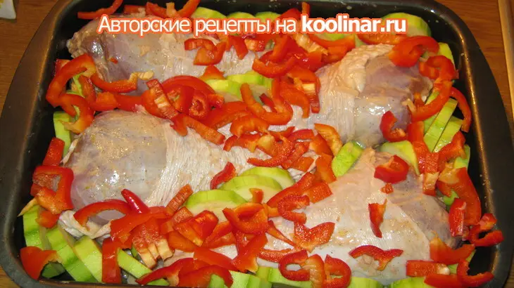Голень индейки под кефирно-чесночным маринадом, запеченная с овощами.: шаг 2