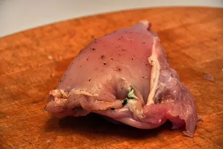 Куриные кордон блю с начинкой из шпината, творога и горгонзолы.: шаг 5