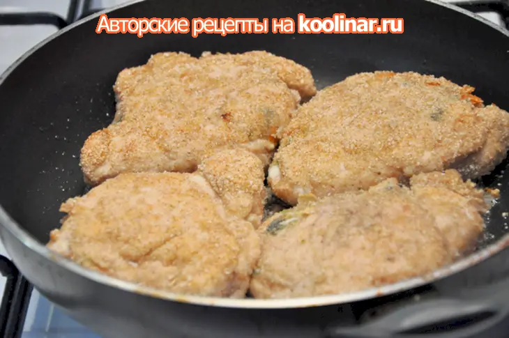 Куриные кордон блю с начинкой из шпината, творога и горгонзолы.: шаг 7