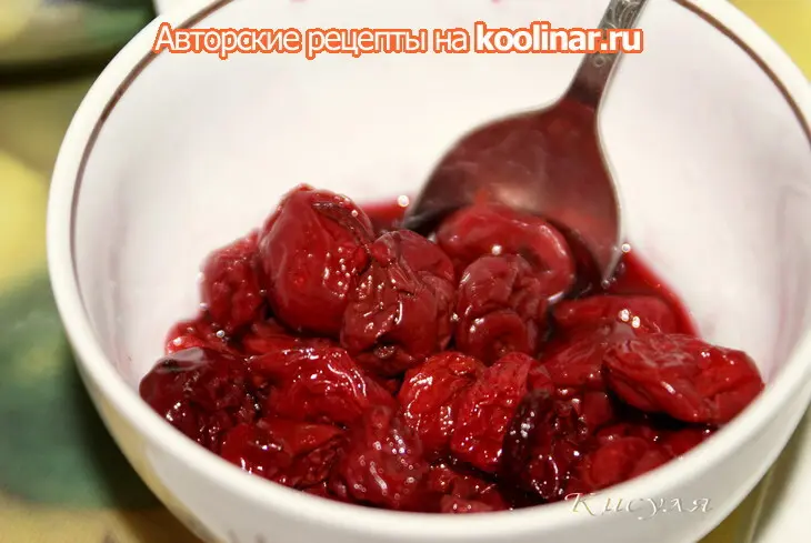 Шоколадные кексы с белым шоколадом и ромовой вишней: шаг 1
