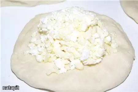 Менгрельские хачапури с сыром и хачапури кубдари с мясом: шаг 4